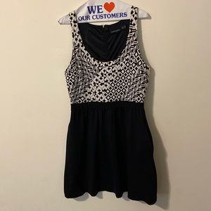 Cynthia Rowley Black/White pattern Stretch Sleeveless Dress Size L Pockets